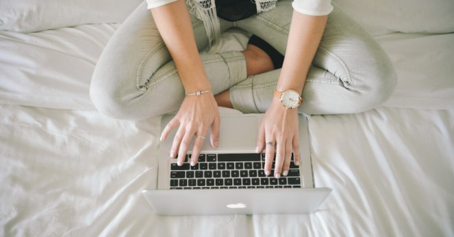 writing-a-review-884x463